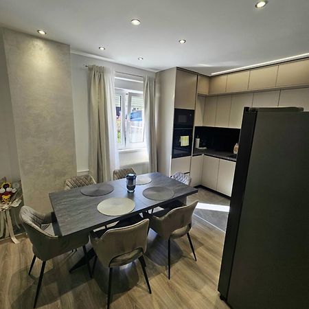 Apartment Holiday Zadar Bagian luar foto
